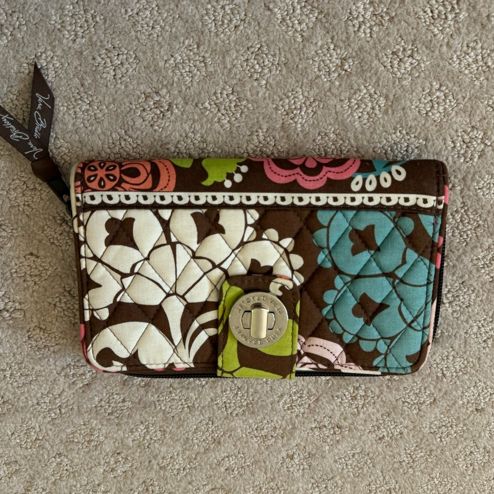 3 for $15 Vera Bradley Twist Lock Floral Quilted Wallet Multicolor bohemian